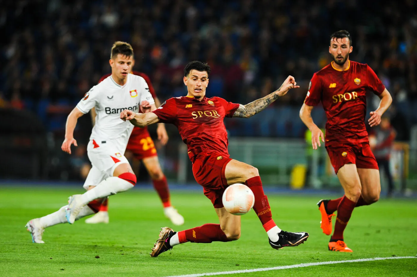 Les supporters de la Roma lancent des bouteilles d&rsquo;urine