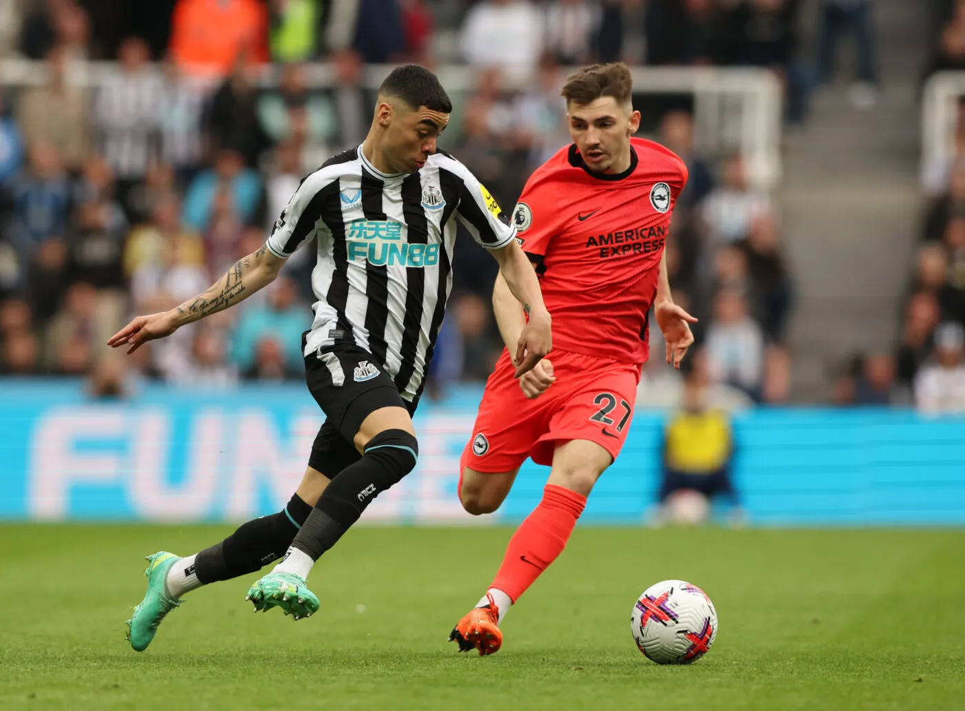 Newcastle tape Brighton et renforce sa place sur le podium