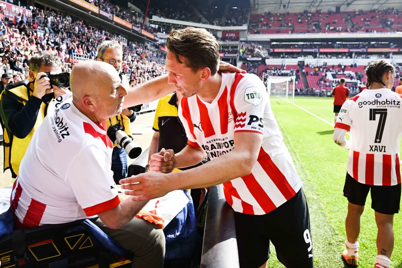 Le PSV rend hommage à un supporter malade