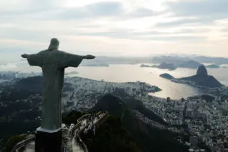 Le Christ rédempteur de Rio de Janeiro éteint en soutien à Vinícius Júnior