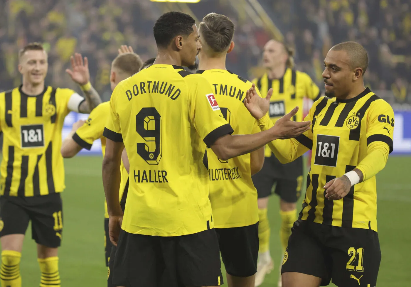 firo : 03/18/2023 Football, Soccer, 1st League, 1st Bundesliga, Season, First Bundesliga 2022/2023, BVB, Borussia Dortmund - 1st FC Cologne, Koeln Jubilation about his goal to 2:0 Sebastien Haller with Malen c) WORLD RIGHTS !!! Our terms and conditions apply, can be viewed at www.firosportphoto., copyright by firo sportphoto: Stockhover Weg 17a, D-48249 Dulmen www.firosportphoto.de mail@firosportphoto.de Account details: (V olksbank B ochum - W itten ) IBAN : DE68430601290341117100 BIC : GENODEM1BOC Tel: +49-2594-9916004 Fax: +49-2594-9916005 - Photo by Icon sport