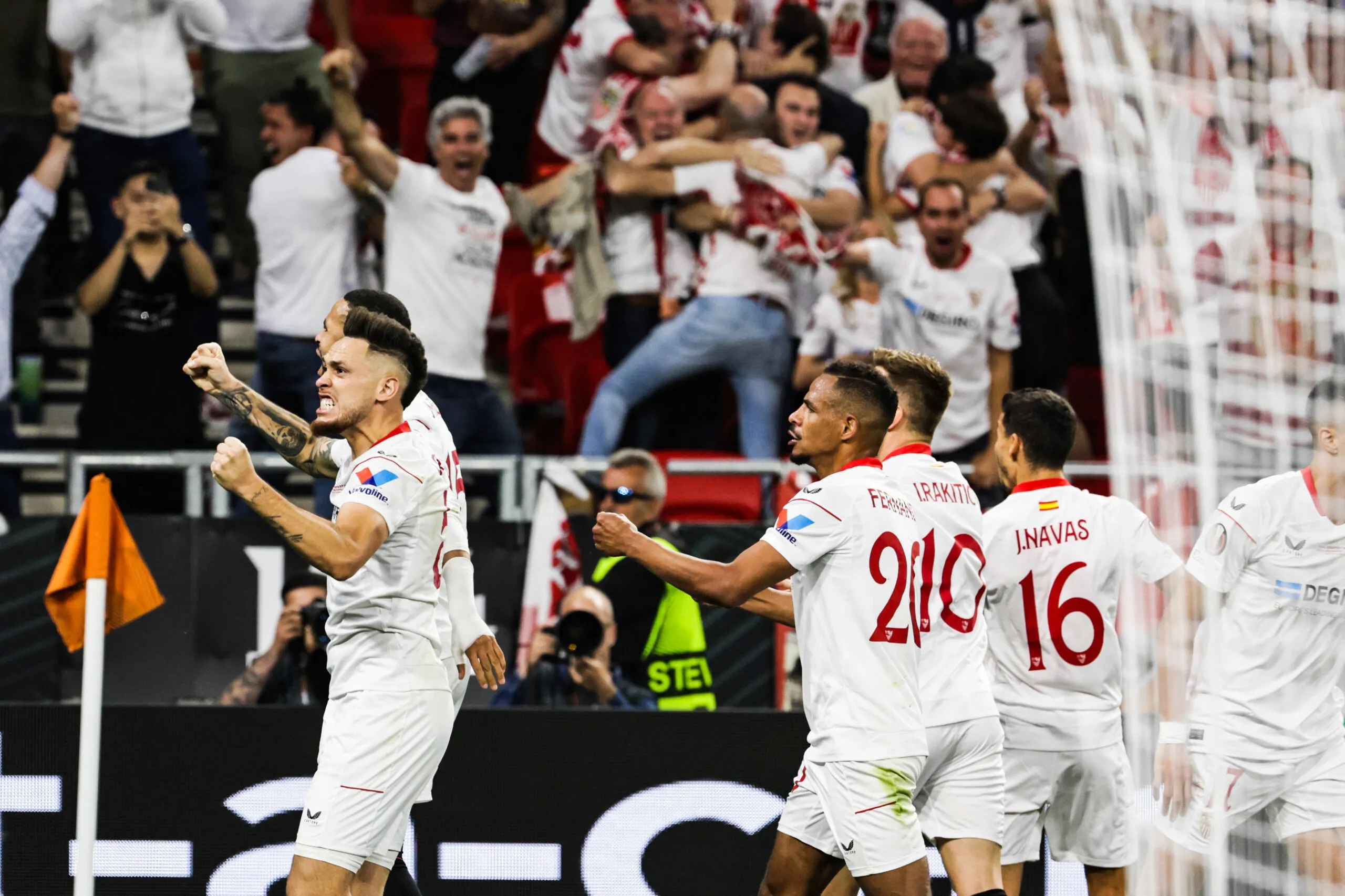 BUDAPEST,HUNGARY,31.MAY.23 - SOCCER - UEFA Europa League, final, FC Sevilla vs AS Roma. Image shows the rejoicing of Sevilla.