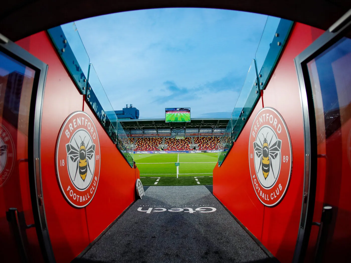 Une équipe U18 masculine entraînée par une femme : grande première en Angleterre