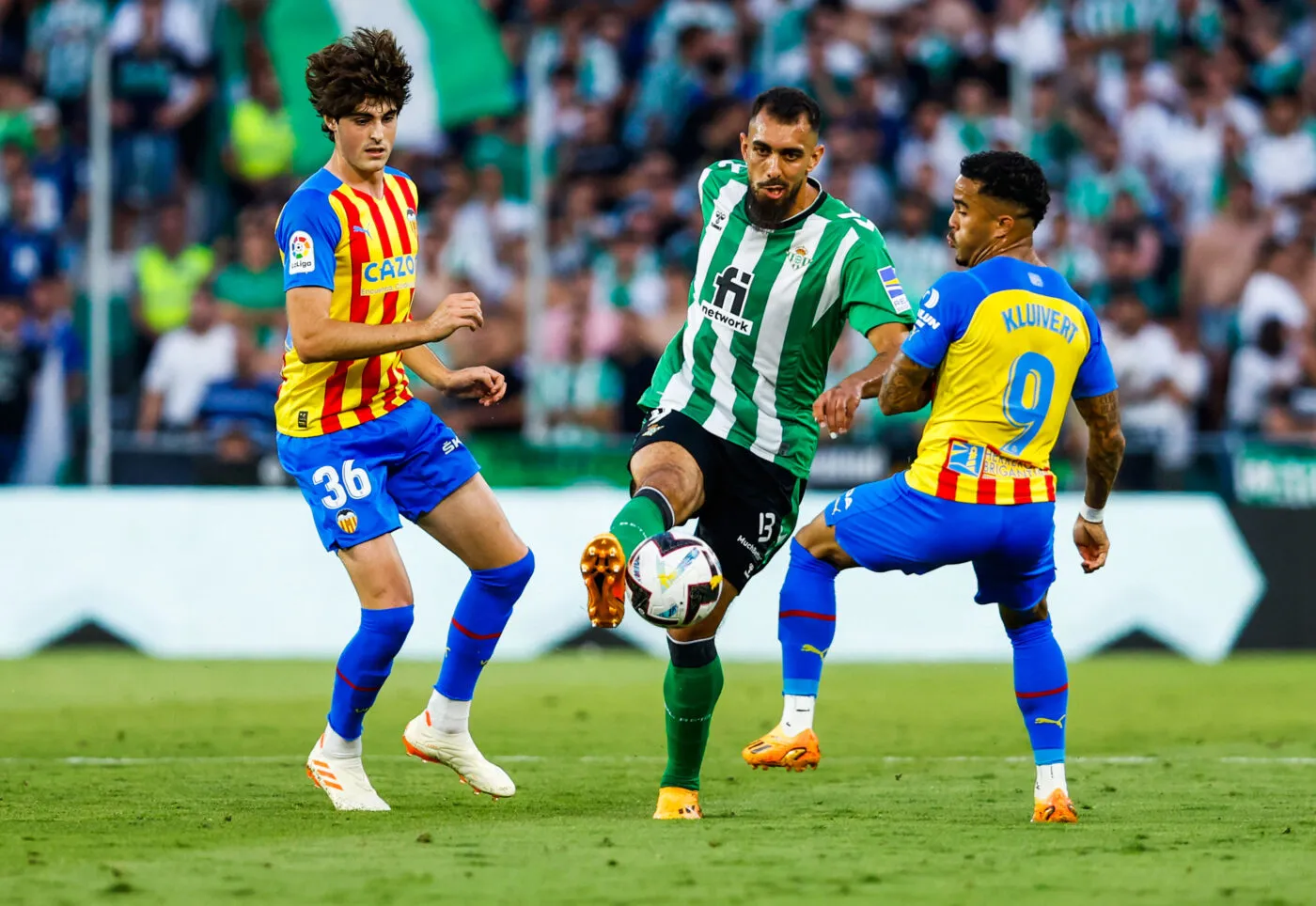 Le Barça termine sur une défaite, Valence sauve sa peau