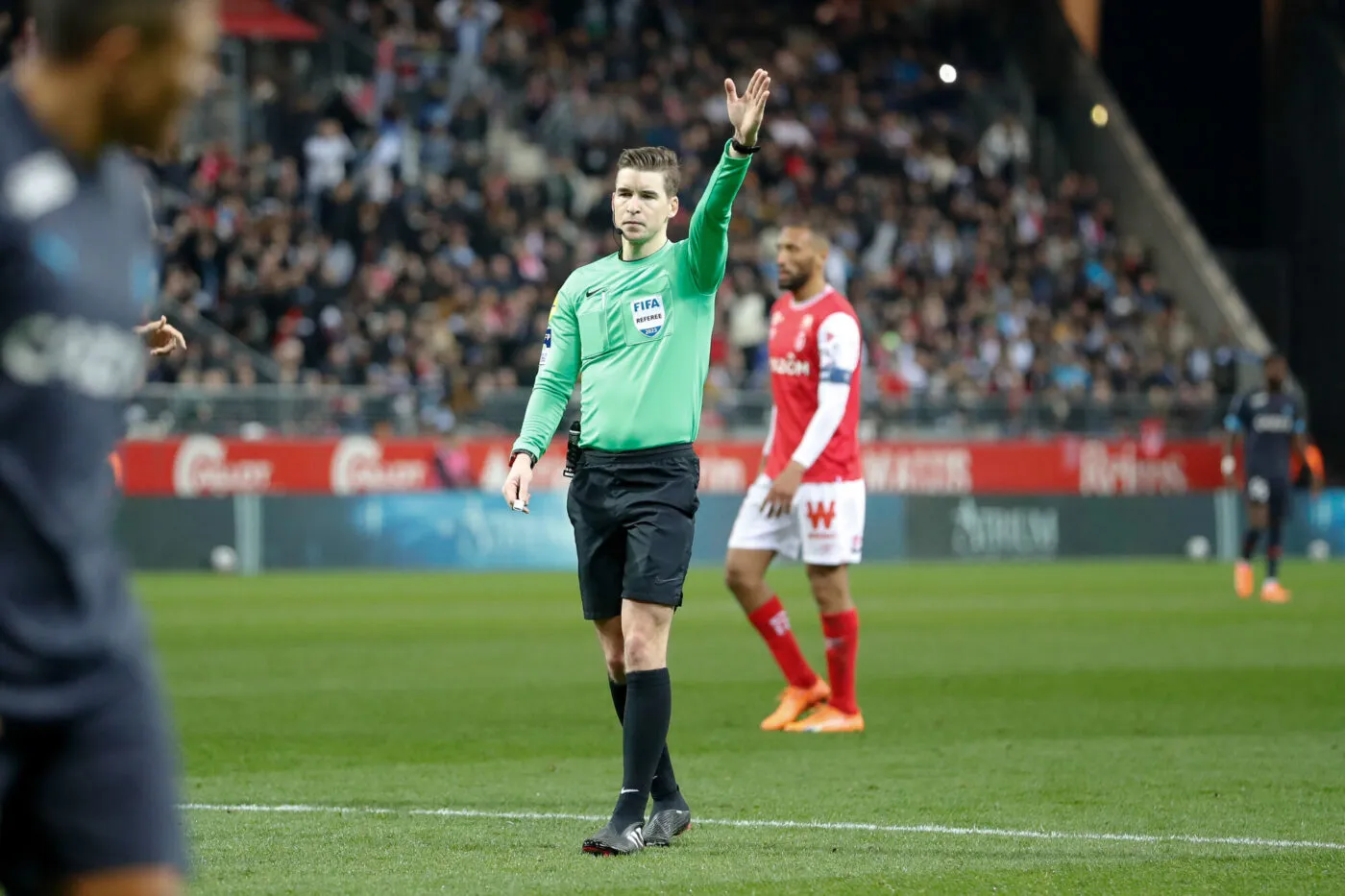 Et le meilleur arbitre de la saison est...
