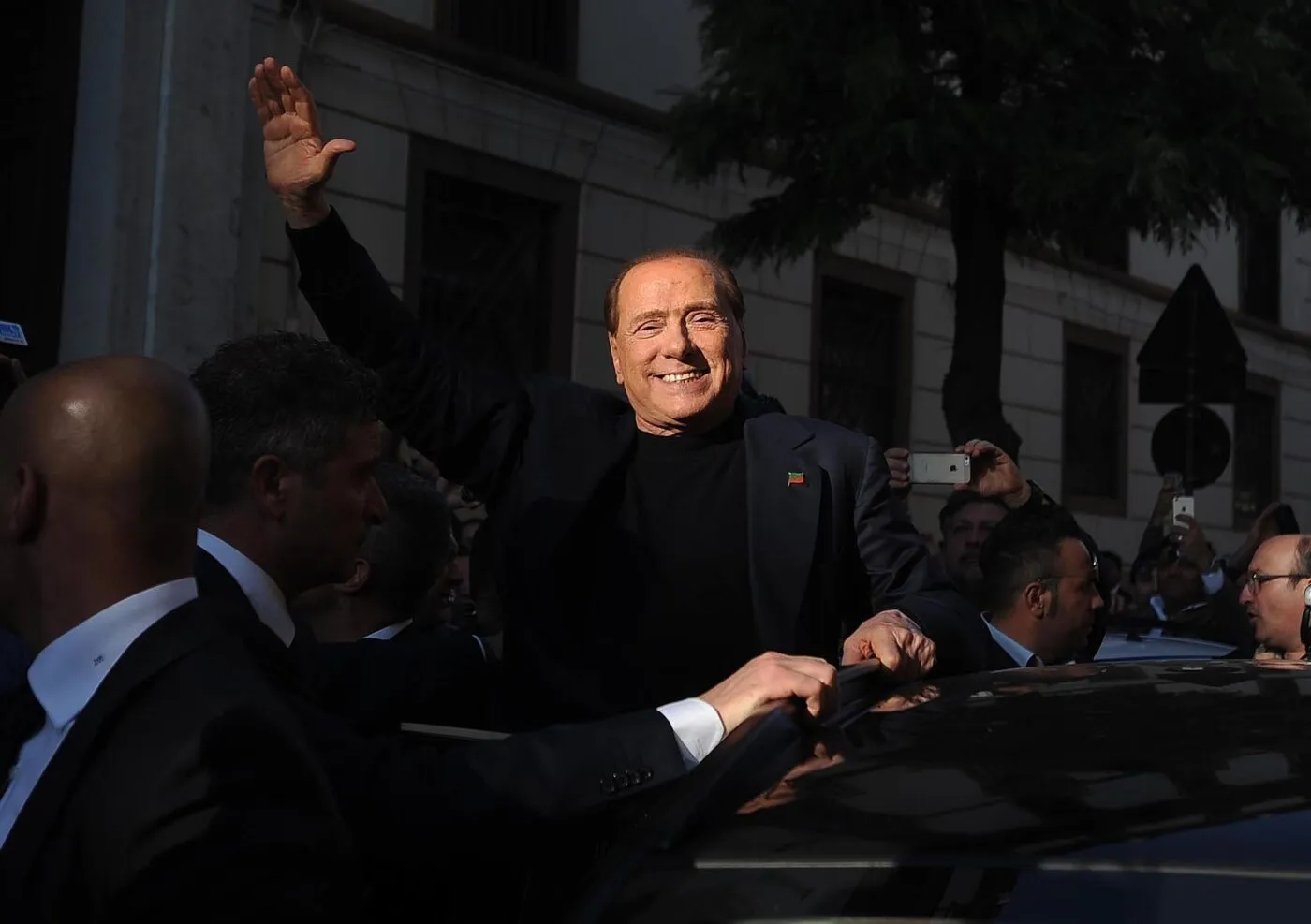 Silvio Berlusconi : le Cavalier surgit dans la nuit