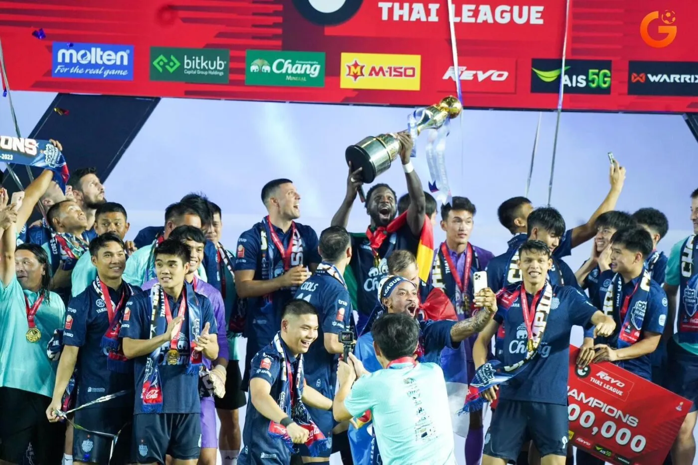 Lonsana Doumbouya : « Je préfère être la star en Thaïlande qu’un joueur quelconque en Europe »