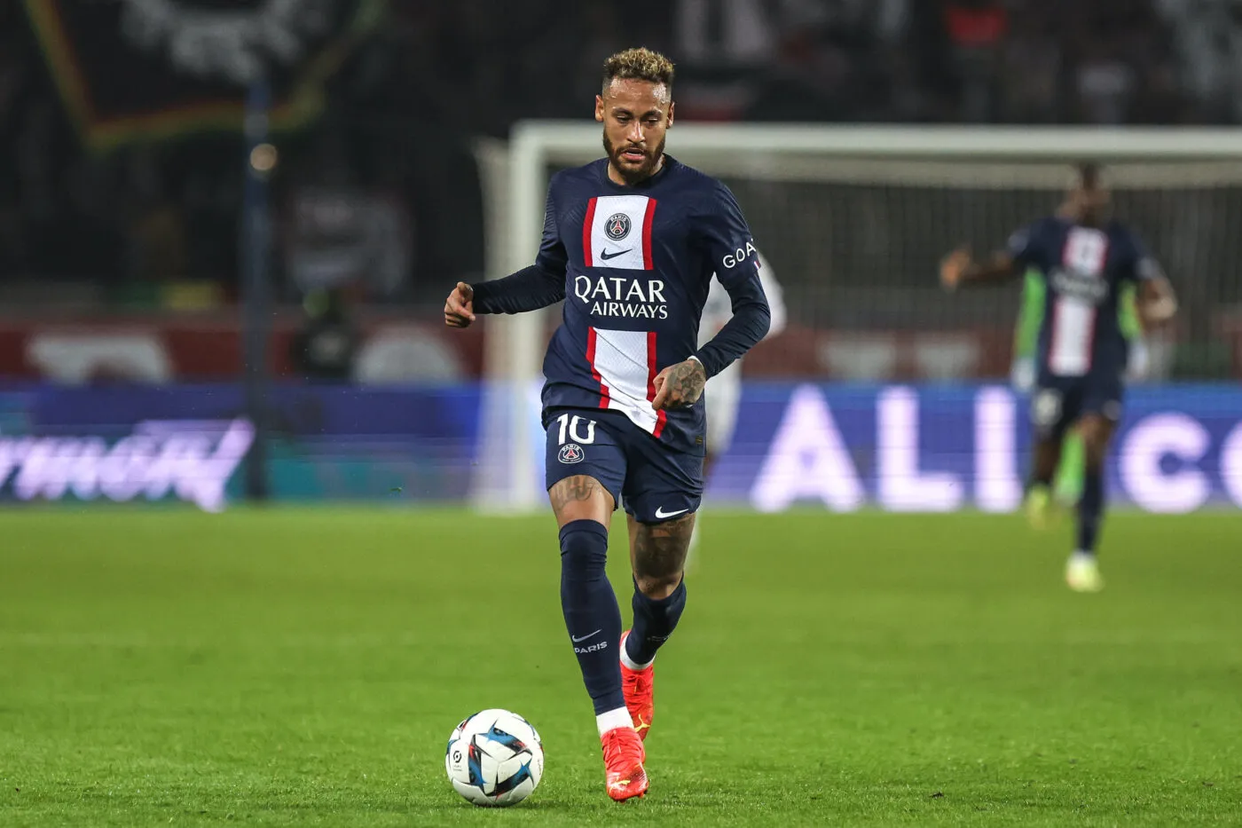 Neymar trompe sa conjointe et s&rsquo;excuse