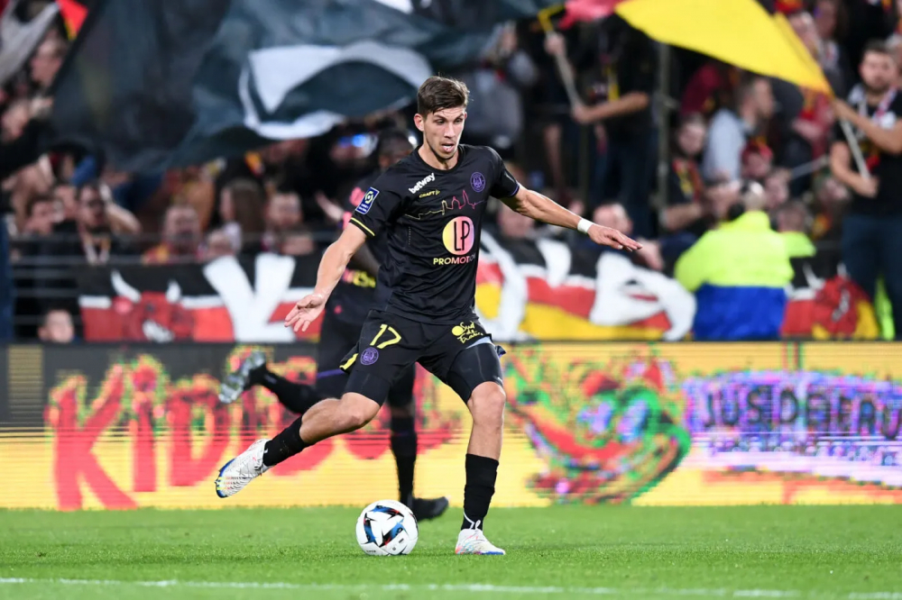 Stijn Spierings va découvrir la Ligue des champions avec Lens - France