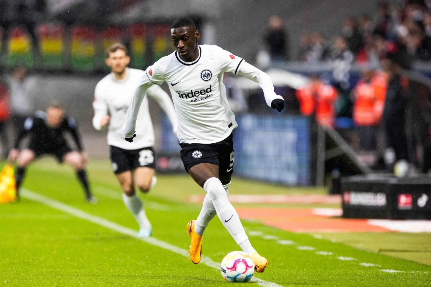 Randal Kolo Muani honoré par les joueurs de Bundesliga