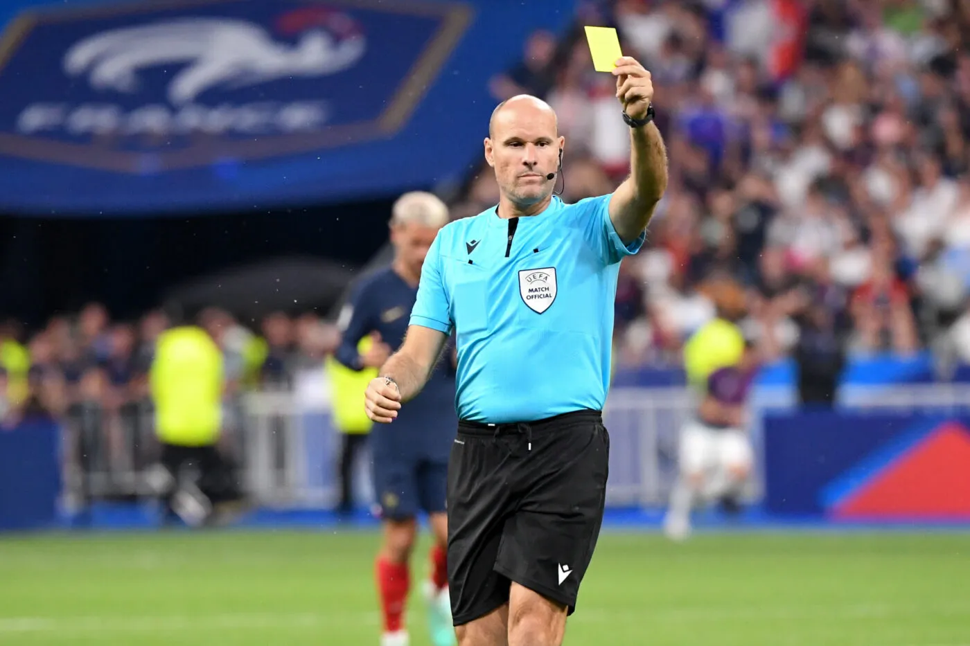 L&rsquo;Arabie saoudite offre un sifflet à Mateu Lahoz