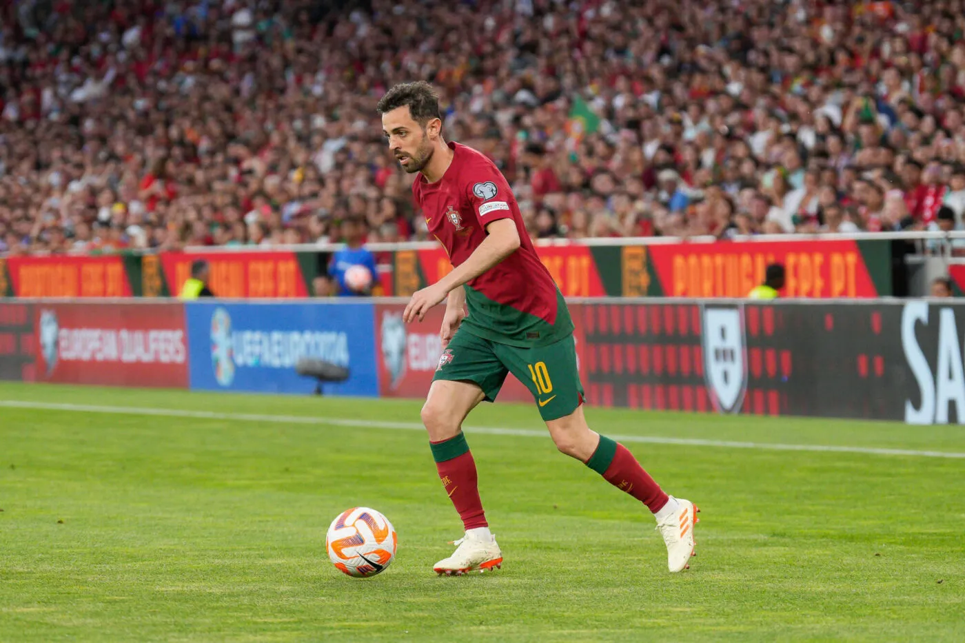 Bernardo Silva from Portugal in action during UEFA European Qualifiers Group J football match between Portugal and Bosnia and Herzegovina at Estádio da Luz. Final score: Portugal 3:0 Bosnia and Herzegovina (Photo by Bruno de Carvalho / SOPA Images/Sipa USA) - Photo by Icon sport