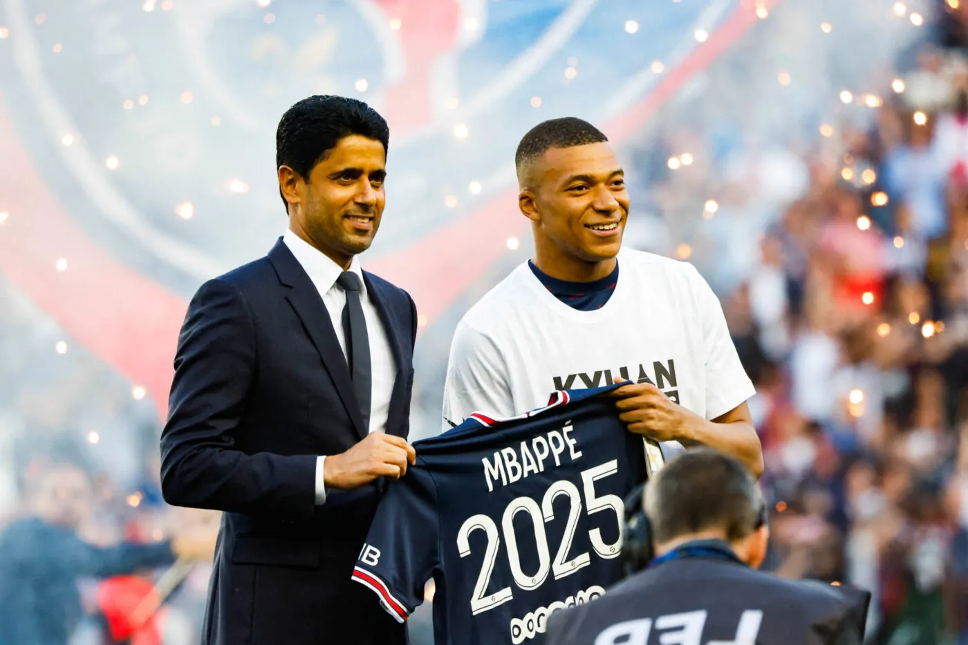 Paris Saint-Germain's French forward Kylian Mbappe (R) poses with PSG president Nasser Al-Khelaifi after the announcement Kylian Mbappe staying at PSG until 2025, before the French L1 football match between Paris Saint-Germain (PSG) and Metz at the Parc des Princes stadium in Paris on May 21, 2022. Photo by Rit Heise/Xinhua/ABACAPRESSS.COM   - Photo by Icon sport