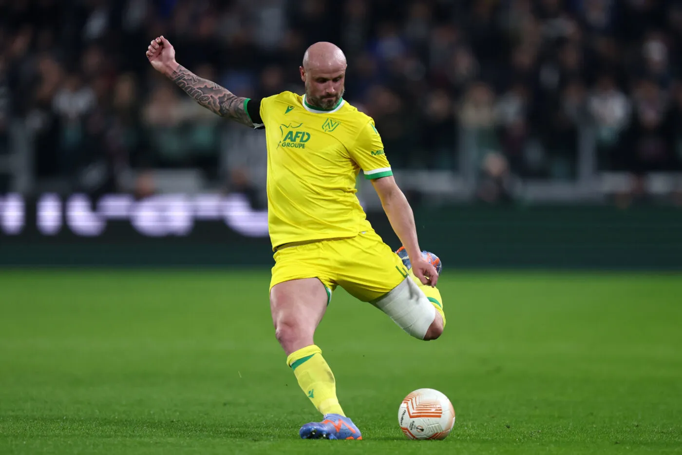 Turin, Italien, 16.02.2023: Nicolas Pallois (Fc Nantes) in aktion, am Ball, Einzelaktion waehrend des Spiels der UEFA Europa League - Knockout Round Play-Off Leg One zwischen Juventus Turin vs FC Nantes im Allianz Stadion am 16. February 2023 in Turin, Italien. (Foto von Sportinfoto/DeFodi Images) Turin, Italy, 16.02.2023: Nicolas Pallois (Fc Nantes) controls the ball during the UEFA Europa League - Knockout Round Play-Off Leg One match between Juventus FC vs FC Nantes at Allianz Stadium on February 16, 2023 in Turin, Italy. (Photo by Sportinfoto/DeFodi Images) - Photo by Icon sport