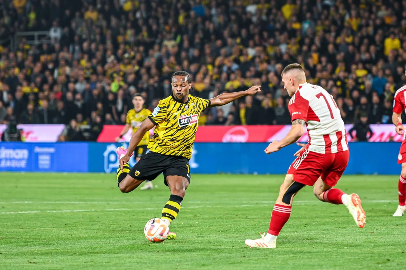 Un buteur de Trinité-et-Tobago pour remplacer Openda à Lens ?