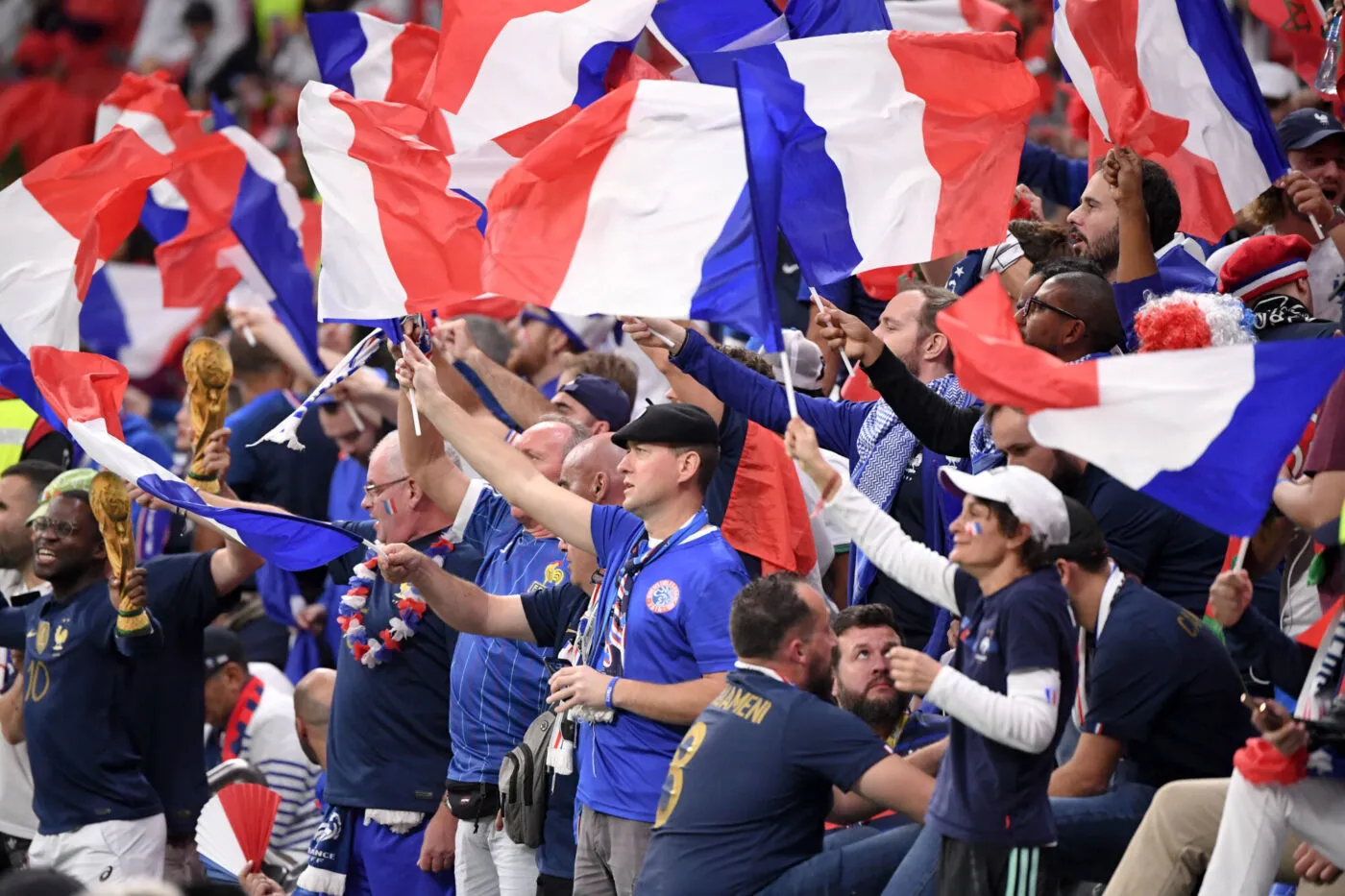 Mais qui va aller supporter les Bleues à l’autre bout du monde ?