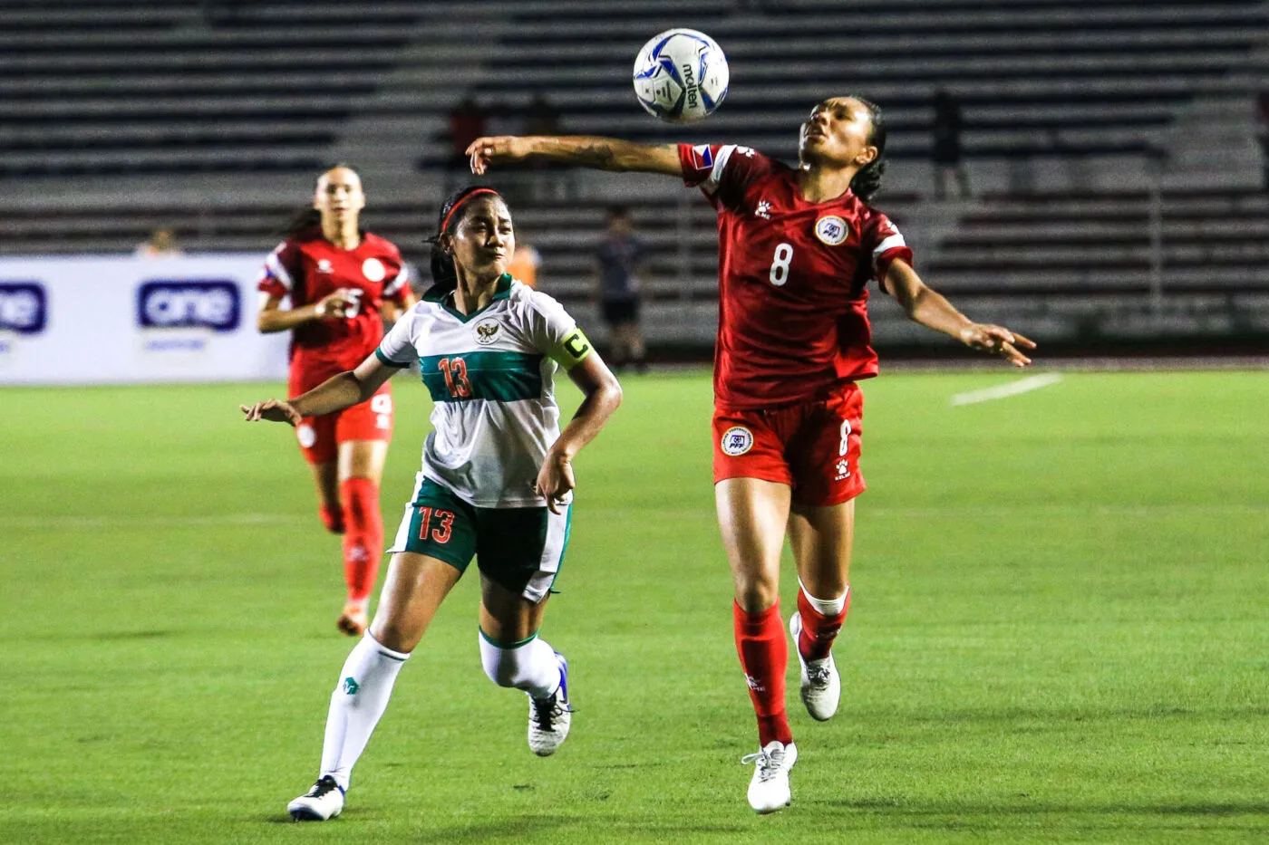 Sarina Bolden (8, Red) wins possession over Marsela Yuliana Awi (13, White). (Photo by Dennis Jerome Acosta/Pacific Press/Sipa USA) 