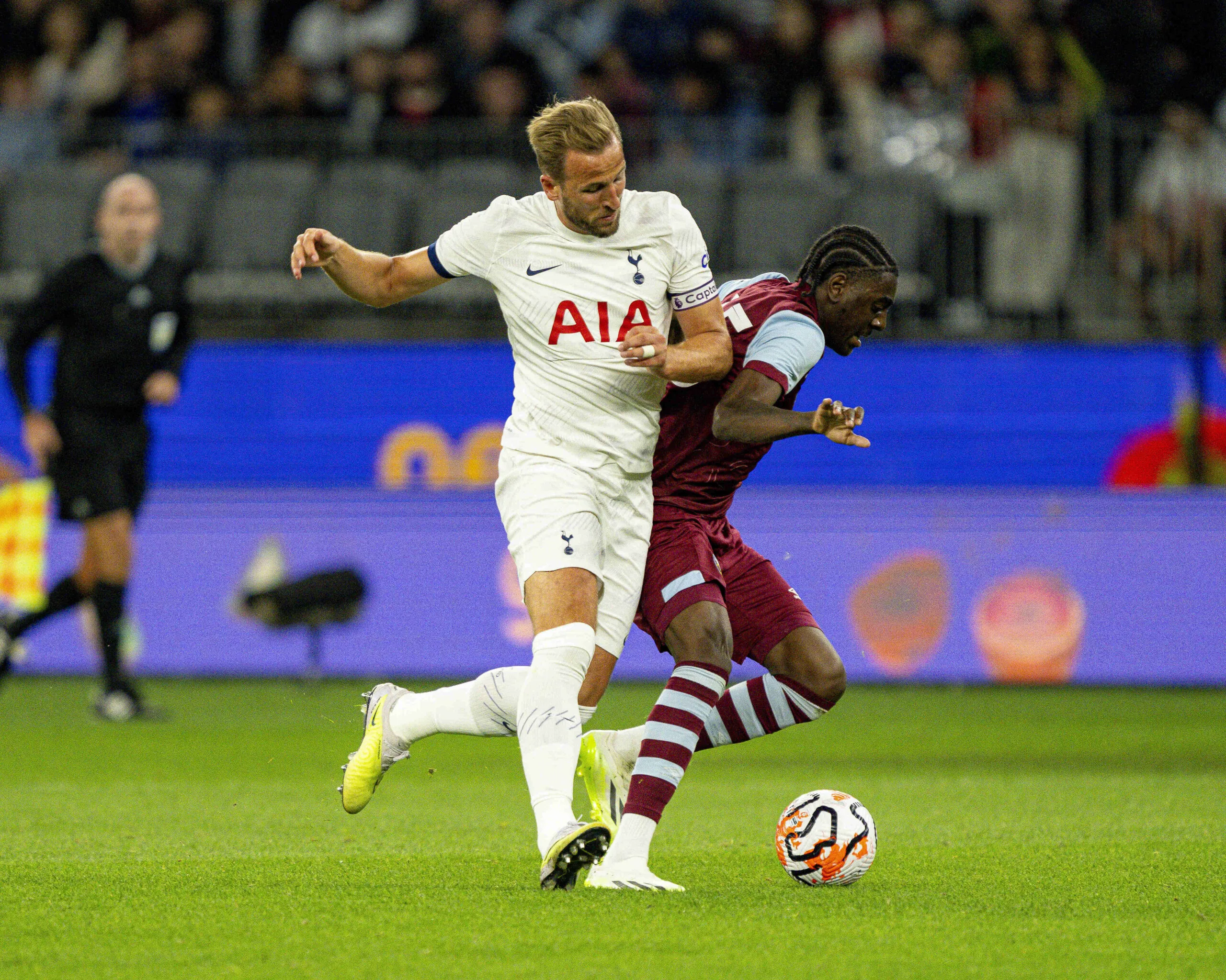 Tottenham met la pression sur Kane