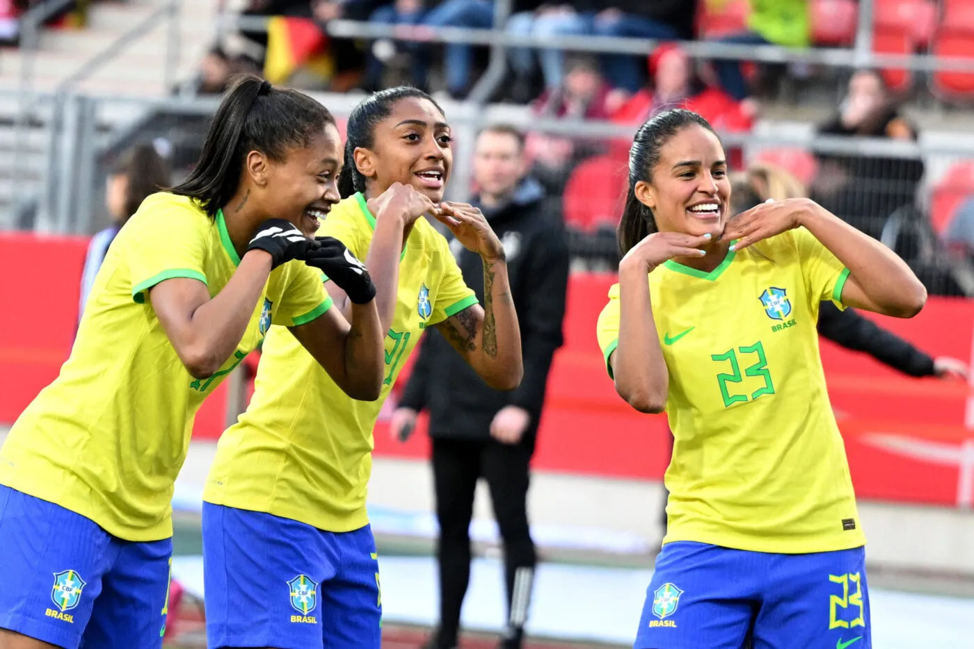 Le Brésil écrase le Panama et attend la France