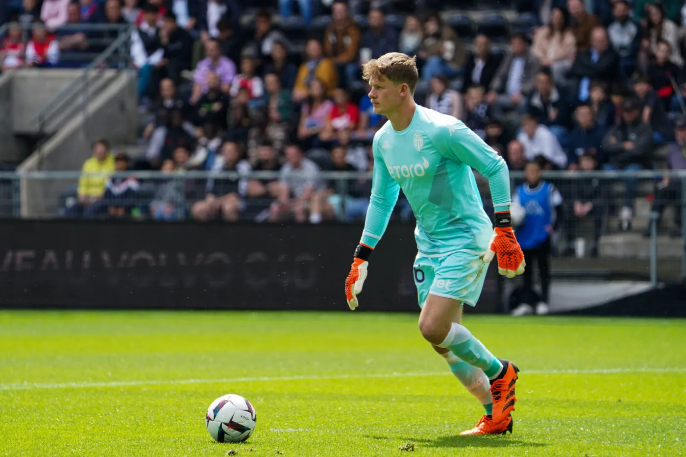 Alexander Nübel rebondit en Bundesliga