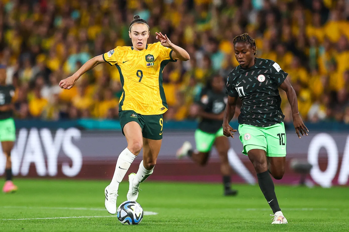 Christy Ucheibe #10 of Nigeria pressures Caitlin Foord #9 of Australia during the FIFA Women's World Cup 2023 Group B match Australia Women vs Nigeria Women at Suncorp Stadium, Brisbane, Australia, 27th July 2023 (Photo by Patrick Hoelscher/News Images) in , on 7/27/2023. (Photo by Patrick Hoelscher/News Images/Sipa USA) - Photo by Icon sport