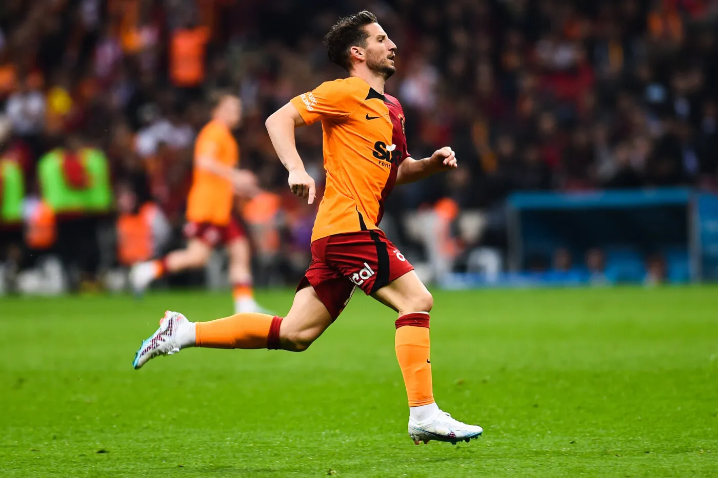 Le but exceptionnel de Dries Mertens pour qualifier Galatasaray au troisième tour préliminaire de Ligue des champions