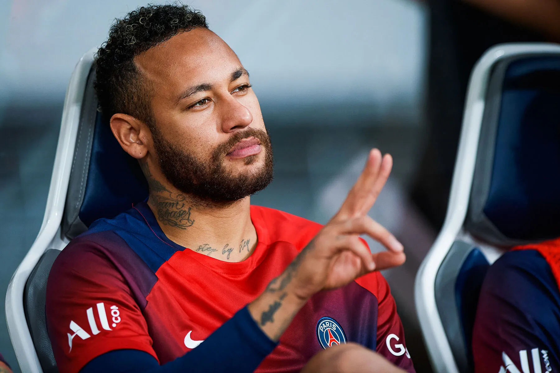 Le père de Neymar dément les envies de départ de son fils