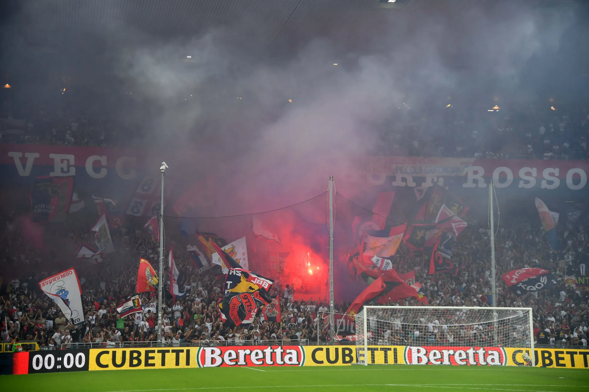 Pour son retour en Serie A, le Genoa fait sauter le record d&rsquo;abonnements de la ville