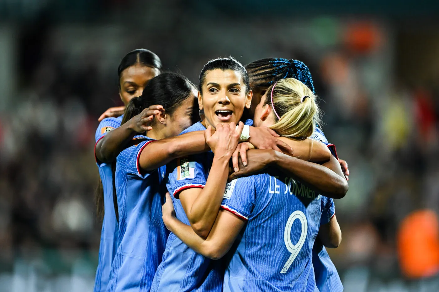 Bleues : une pour toutes, toutes pour une demie