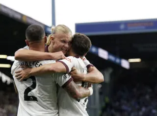 Manchester City ouvre la Premier League en glaçant Burnley