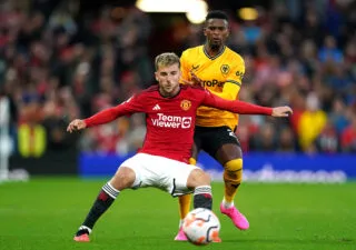 Varane sort Manchester United de la tempête contre Wolverhampton