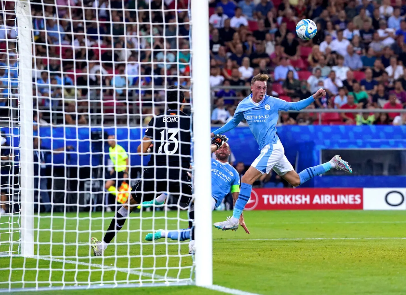 Manchester City's Cole Palmer scores their side's first goal of the game during the UEFA Super Cup match at the Georgios Karaiskakis Stadium, Piraeus. Picture date: Wednesday August 16, 2023. - Photo by Icon sport