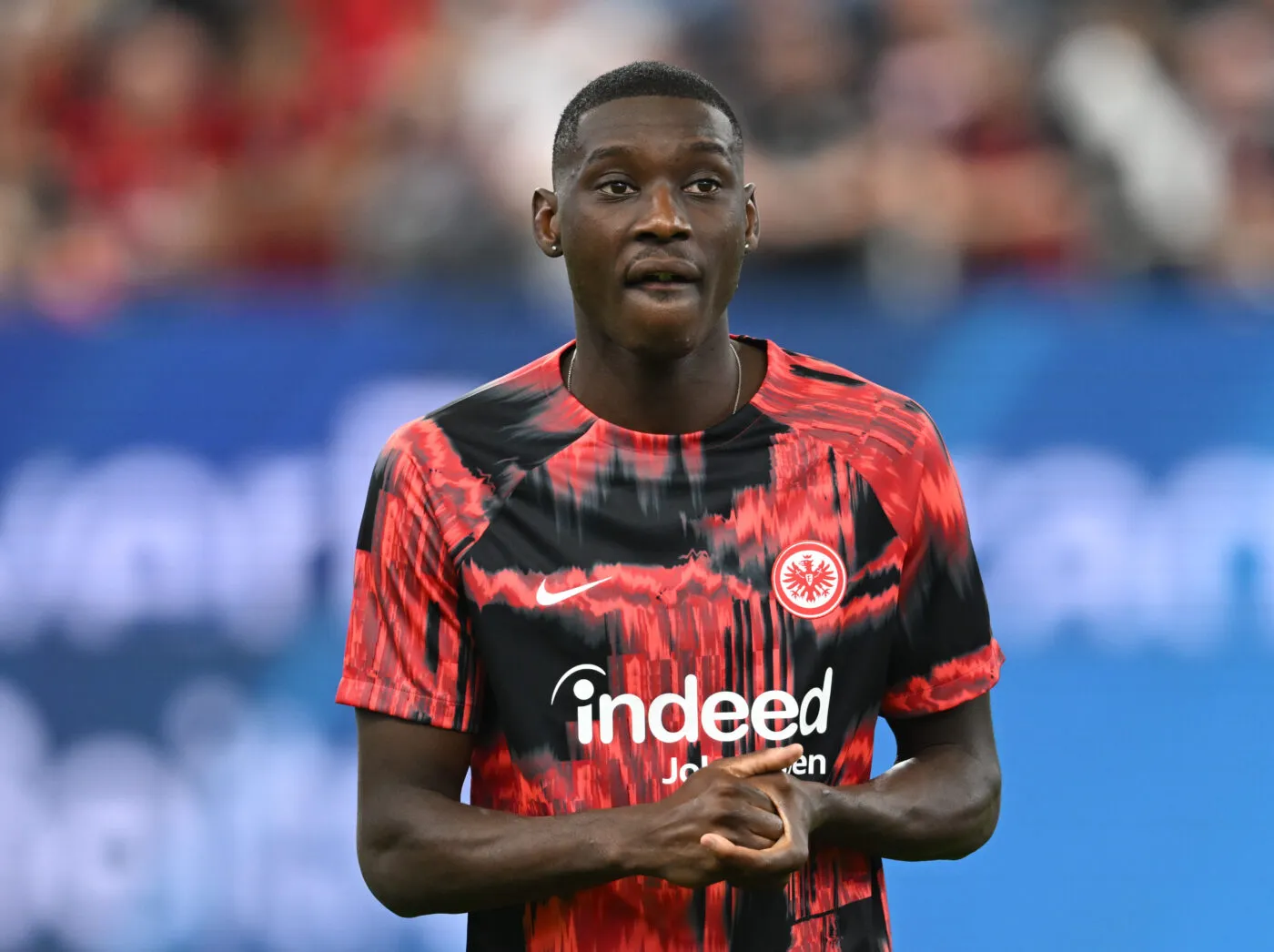 Le directeur sportif de l’Eintracht Francfort pas décidé à vendre Kolo Muani