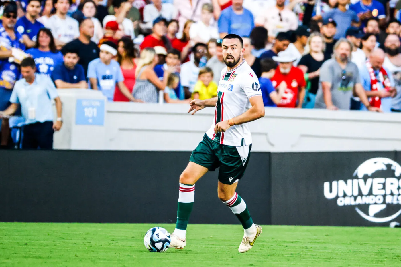 Match fou en League Two entre Wrexham et Swindon Town (5-5)