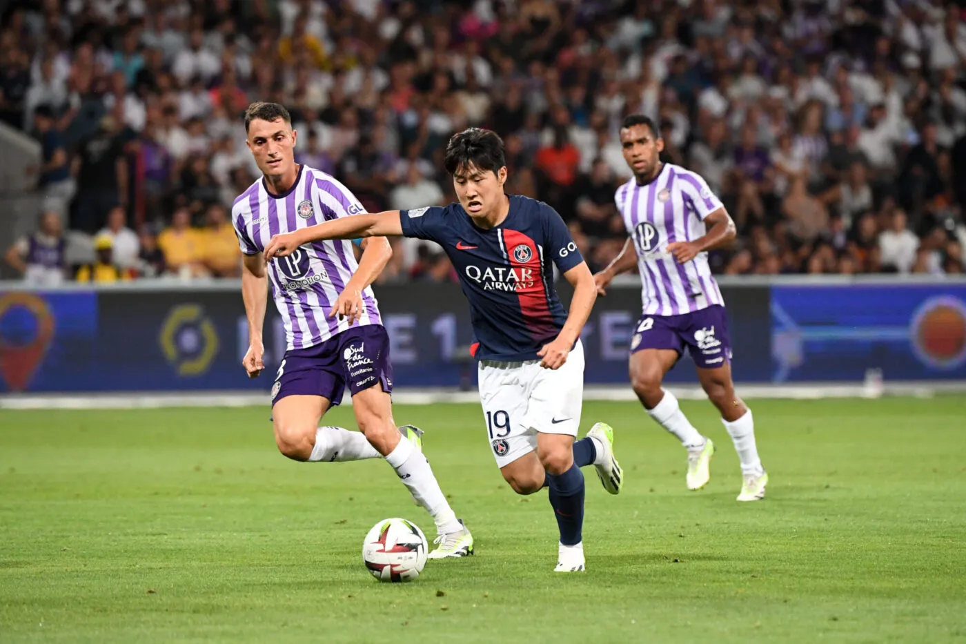 08 Vincent SIERRO (tfc) - 19 Lee KANG IN (psg) during the Ligue 1 Uber Eats match between Toulouse Football Club and Paris Saint-Germain Football Club at Stadium de Toulouse on August 19, 2023 in Toulouse, France. (Photo by Anthony Bibard/FEP/Icon Sport)