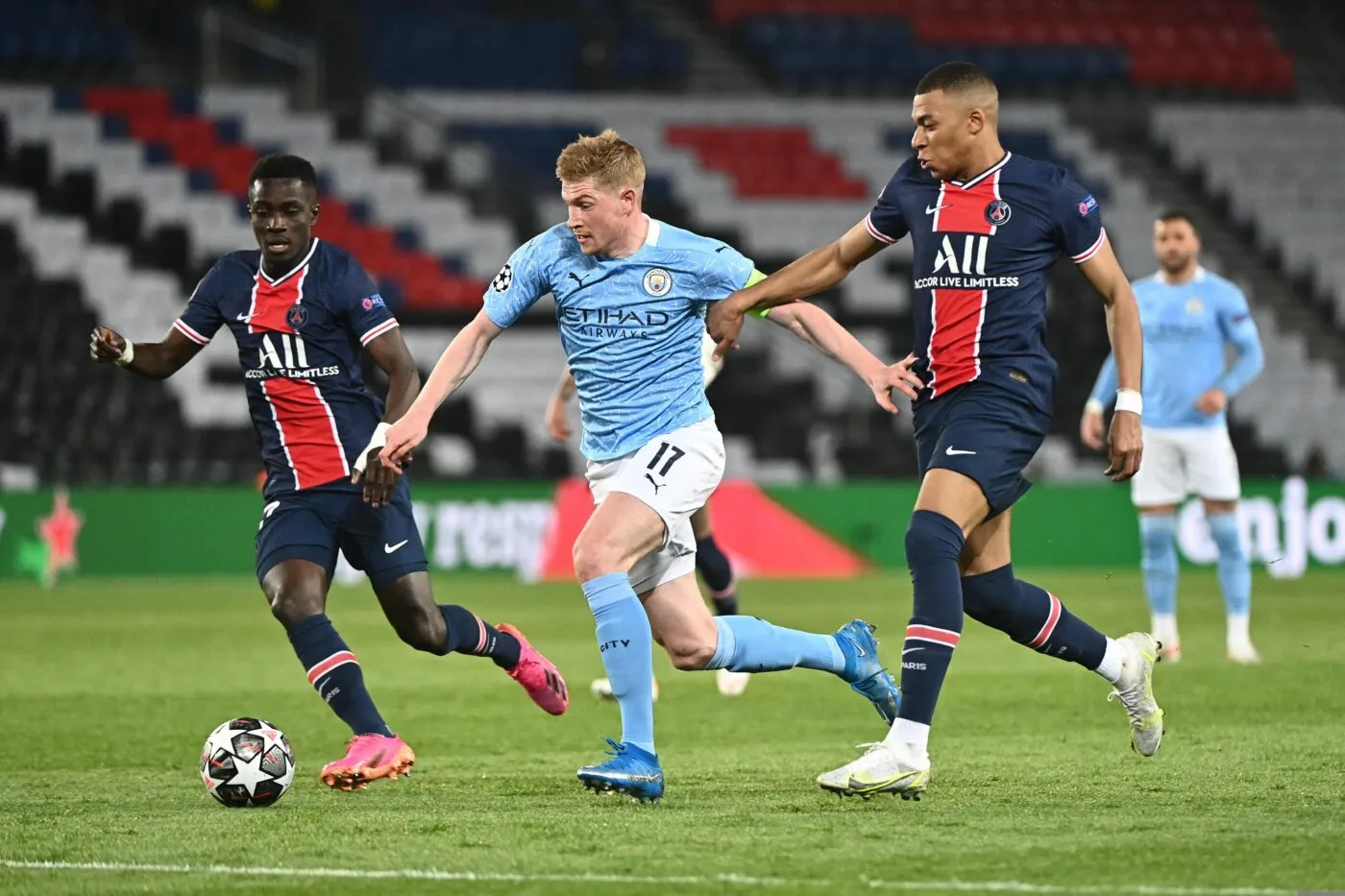 Kevin De Bruyne pense que Kylian Mbappé aura du mal à gagner le Ballon d’or au PSG