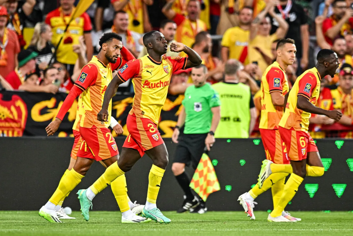 Deiver MACHADO of Lens celebrates his goal with teammates =during the French Ligue 1 Uber Eats soccer match between Lens and Rennes at Stade Bollaert-Delelis on August 20, 2023 in Lens, France. (Photo by Baptiste Fernandez/Icon Sport)