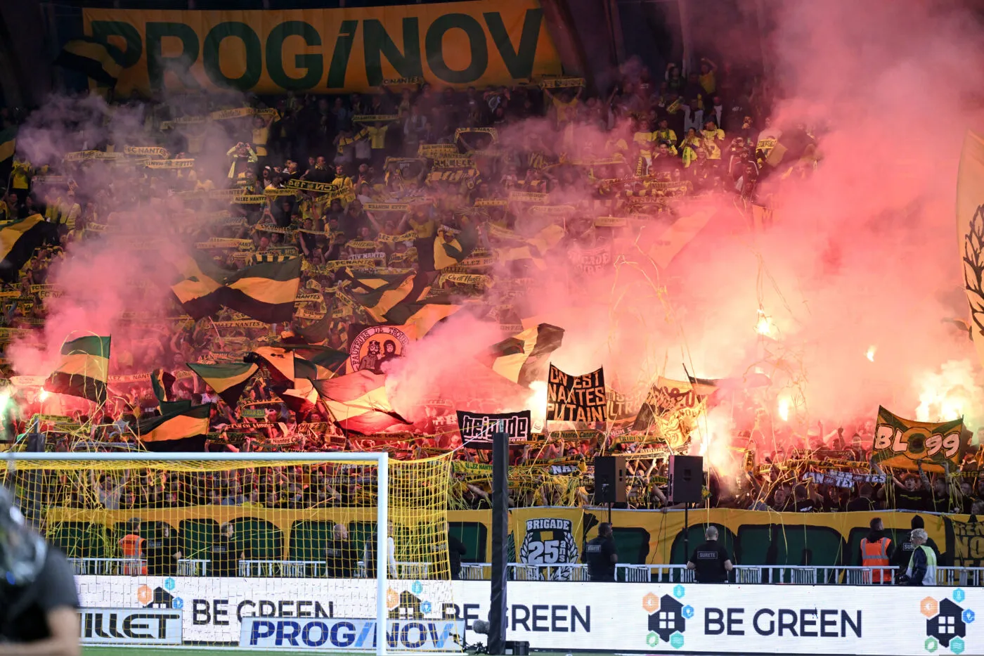 Nantes-OM : la Brigade Loire a pu entrer en tribune avec son matériel