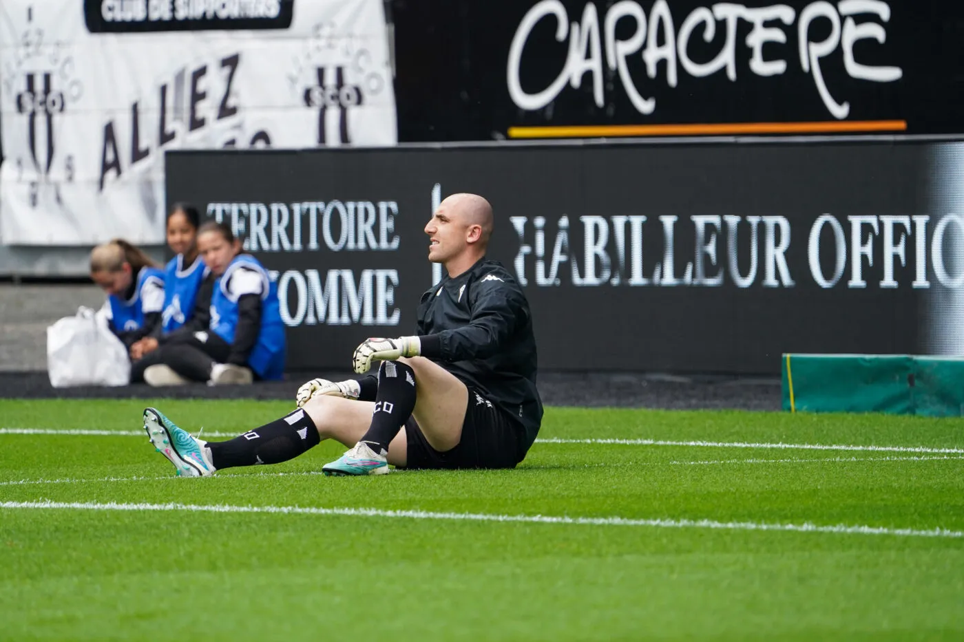 « Courage ma couille » : les hommages se multiplient après la mort du chien de Paul Bernardoni