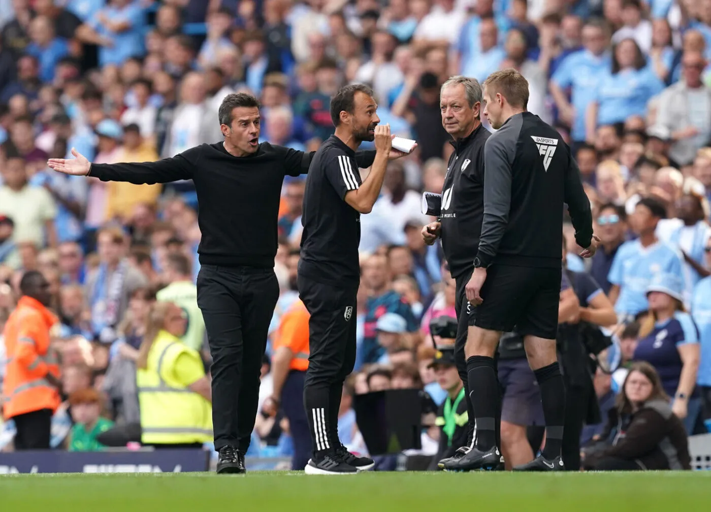 Le boss des arbitres anglais reconnaît une erreur d'arbitrage favorable à City contre Fulham