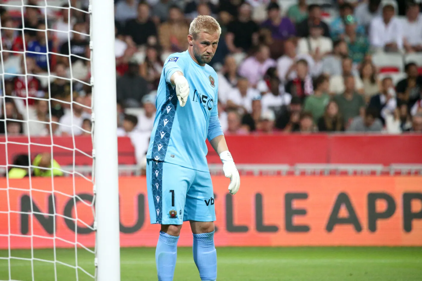 Livre no mercado, Kasper Schmeichel é oficializado no Anderlecht