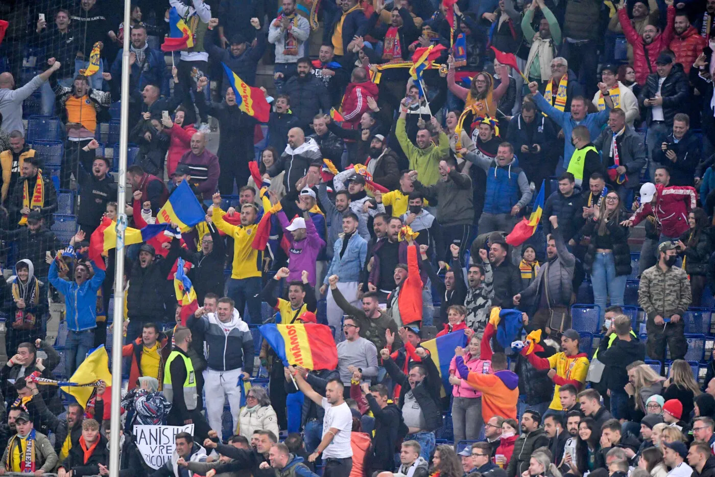 Roumanie-Kosovo interrompu après des chants des supporters roumains