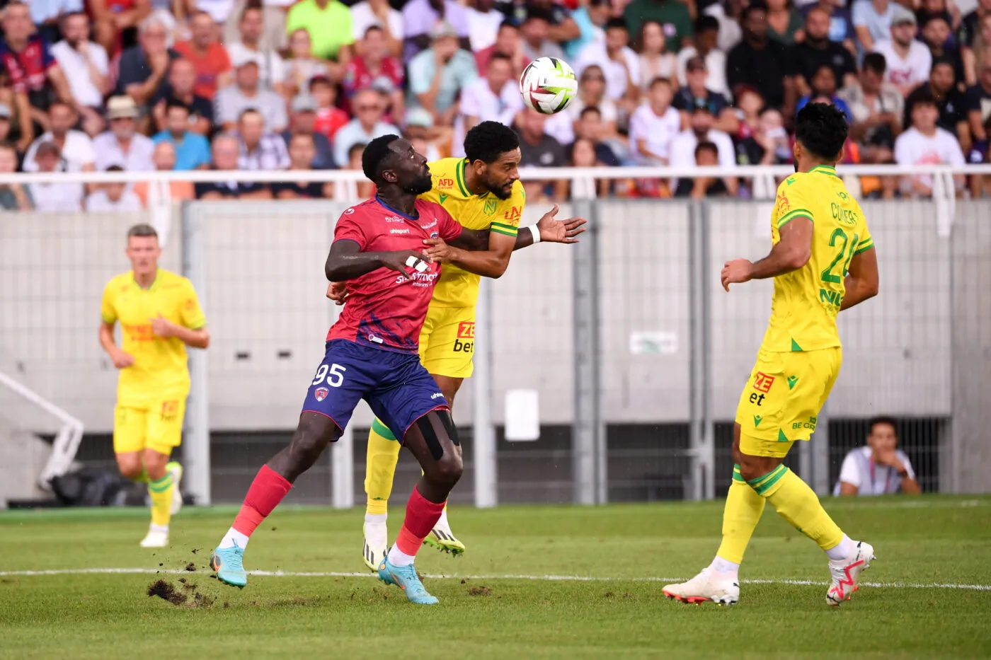 La pelouse de Clermont indigne les joueurs