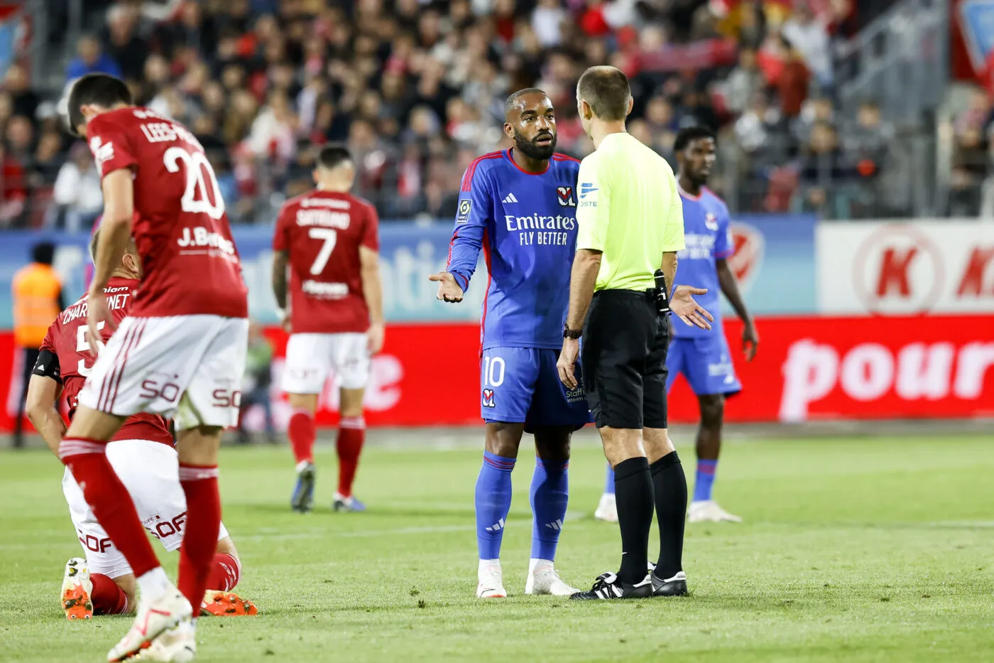 Lacazette : « On se dit la même chose chaque week-end »