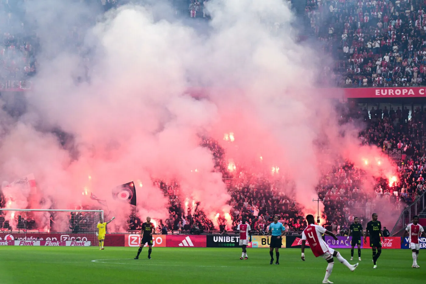 Le match de l&rsquo;Ajax Amsterdam, mené 3-0, définitivement arrêté