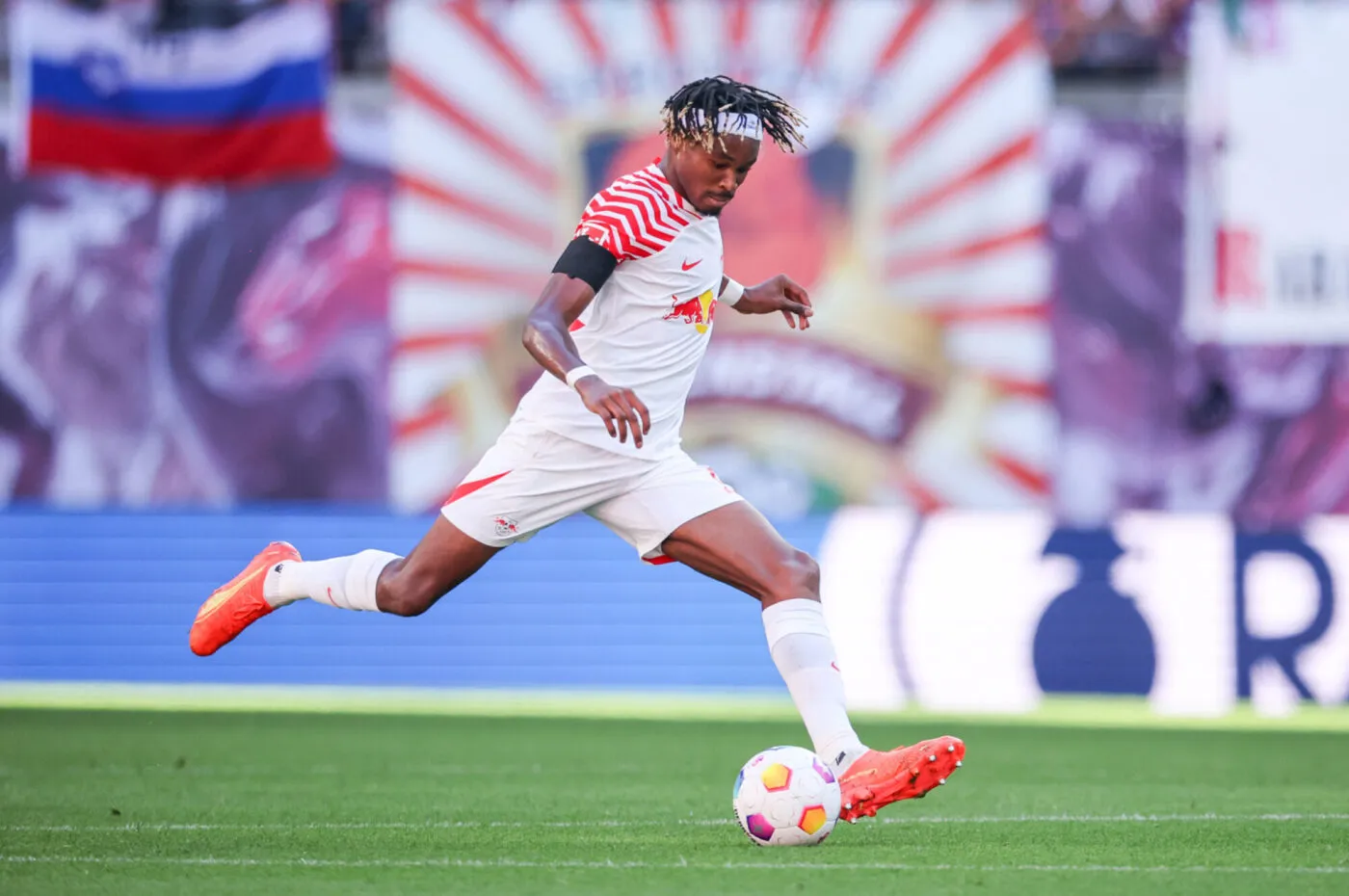 Simakan : « Xavi Simons ? Paris n&rsquo;a pas de bol, parce que c&rsquo;est un joueur exceptionnel »