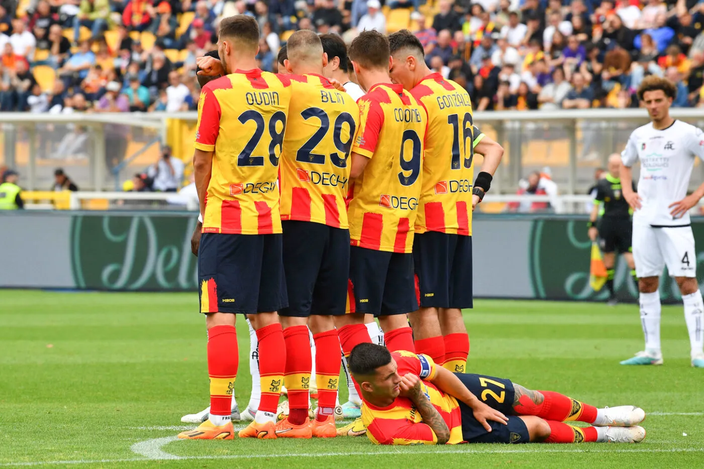 Foto Giovanni Evangelista/LaPresse 21 Maggio 2023 Lecce, Italia - sport, calcio - U.S. Lecce vs A.C. Spezia - Campionato Serie A Tim 2022/23 - Stadio E. Giardiniero - Via del Mare. Nella foto: Remi Oudin, Alexis Blin, Lorenzo Colombo, Joan Gonzalez, Gabriel Strefezza