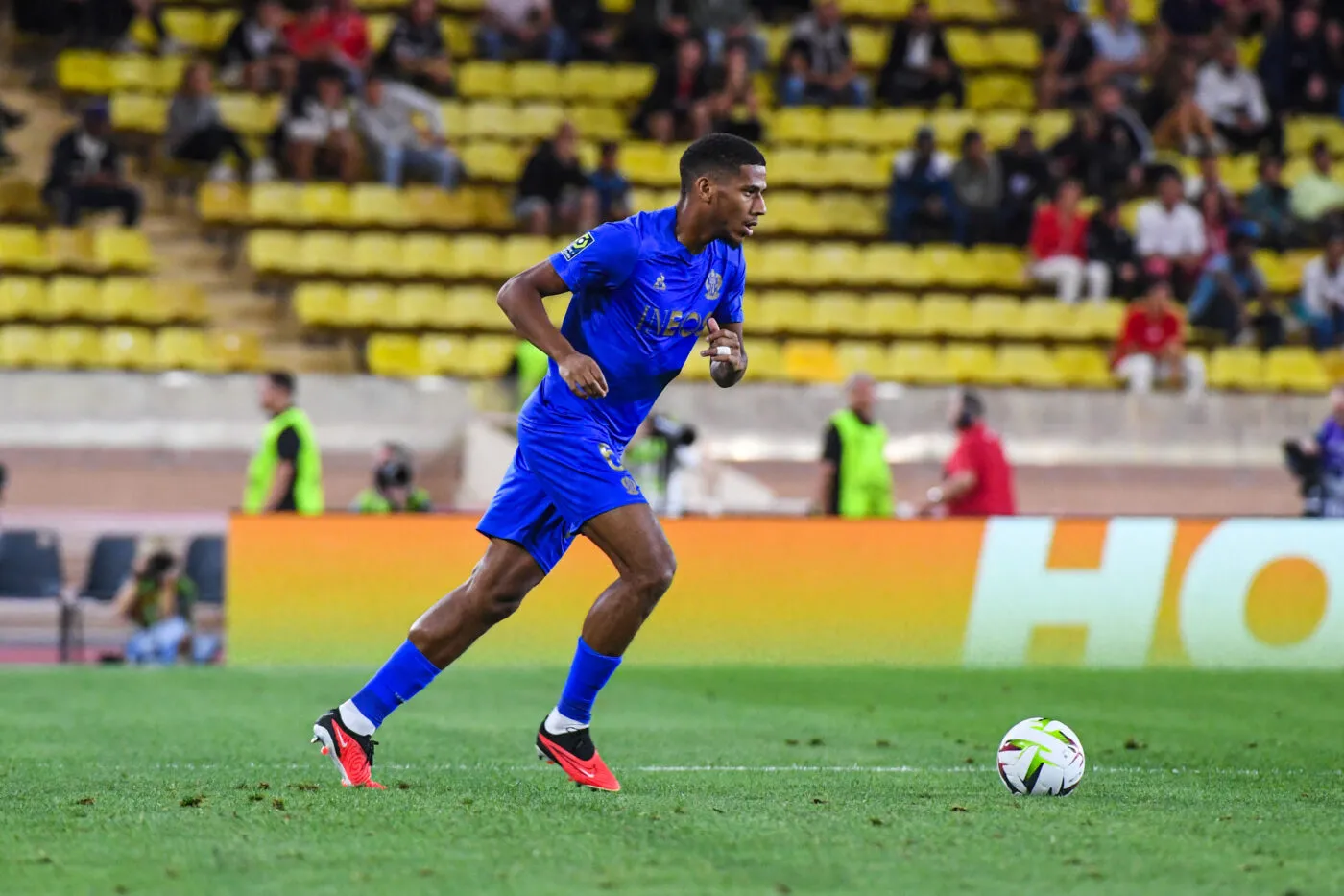 Le terrible accident qui a failli empêcher Todibo de rejouer au foot