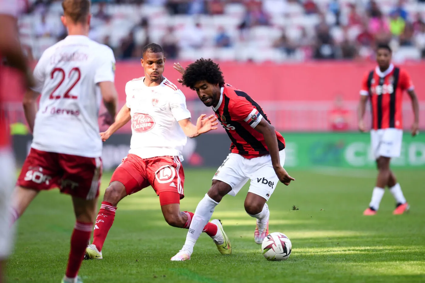 15 Steve MOUNIE (sb29) - 04 DANTE (ogcn) during the Ligue 1 Uber Eats match between Olympique Gymnaste Club Nice and Stade Brestois 29 at Allianz Riviera on October 1, 2023 in Nice, France. (Photo by Philippe Lecoeur/FEP/Icon Sport)