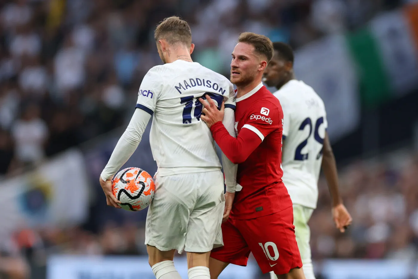 Mac Allister irrite Romero au sujet de l&rsquo;arbitrage de Tottenham-Liverpool